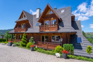 شرفة بإطلالة على جبال تاترا